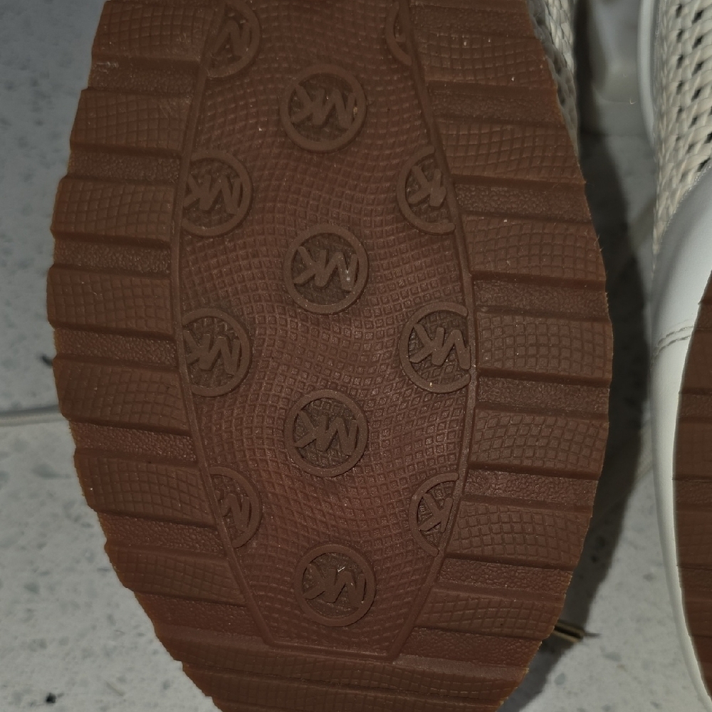 Michael Kors Cream and Gold Textured SneakersMichael Kors Woven Sneakers Size 8 - Picture 5 of 12